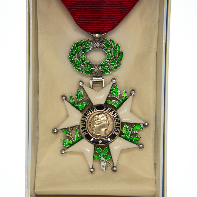 Médaille de  la légion d’honneur. Dans une boite en carton.